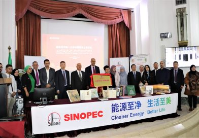 The University of Algiers 1 receives a donation of Chineese books