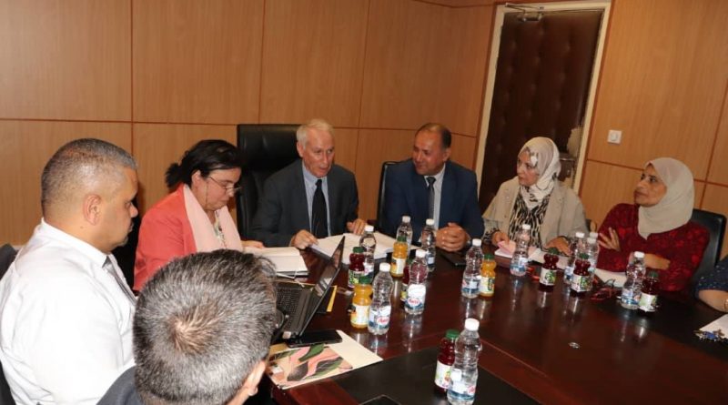 اجتماع هام مع إطارات الجامعة بكليةالحقوق