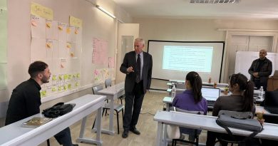 زيارة تفقدية لمدير جامعة الجزائر بروفسور عمار حياهم رفقة مديرة الحاضنة البروفسور كوثر الكرد لمقر التكوين لحاضنة الأعمال زيارة تفقدية لمدير جامعة الجزائر بروفسور عمار حياهم رفقة مديرة الحاضنة البروفسور كوثر الكرد لمقر التكوين لحاضنة الأعمال